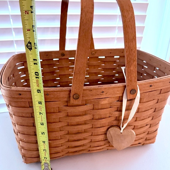 1990 Longaberger Large Market Basket w/ Swing Handles Signed 16”x11.5”x9” Charm - Picture 6 of 16